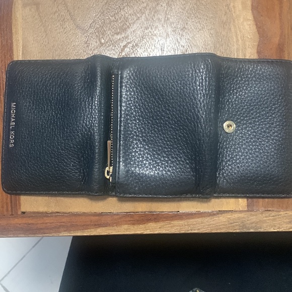 Michael Kors Black Pebbled wallet - Picture 4 of 5